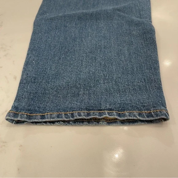 NWT Old Navy Women’s Relaxed Fit Jeans - Medium Blue - Picture 14 of 15